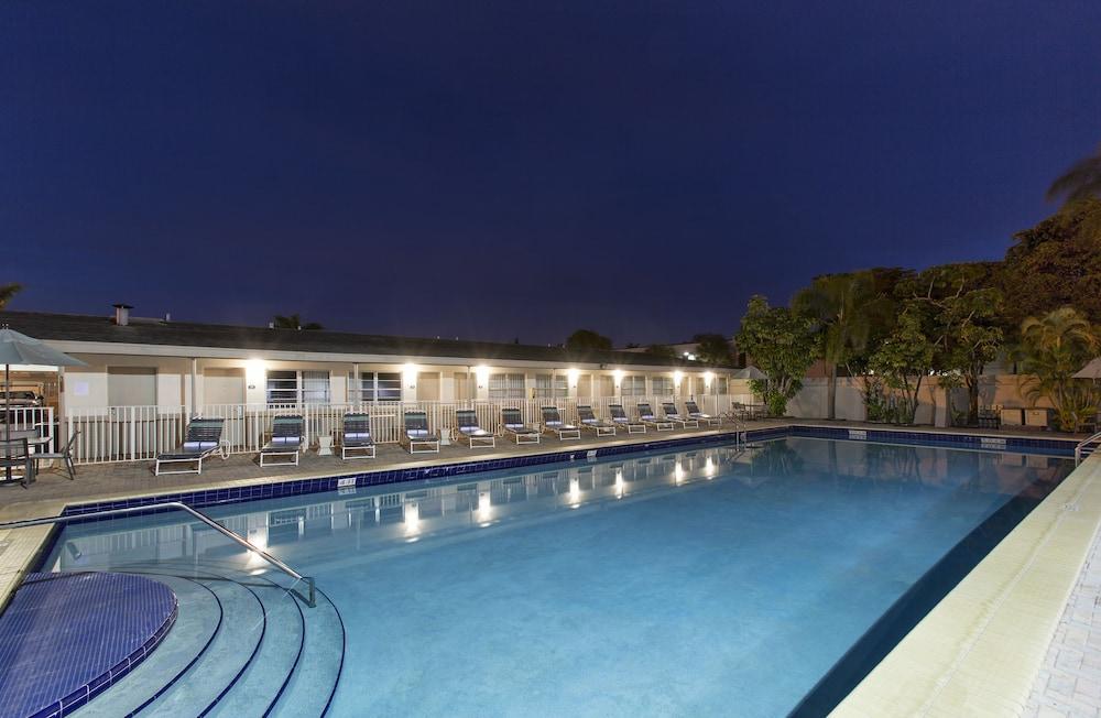 Days Inn By Wyndham Miami Airport North Miami Springs Exterior foto
