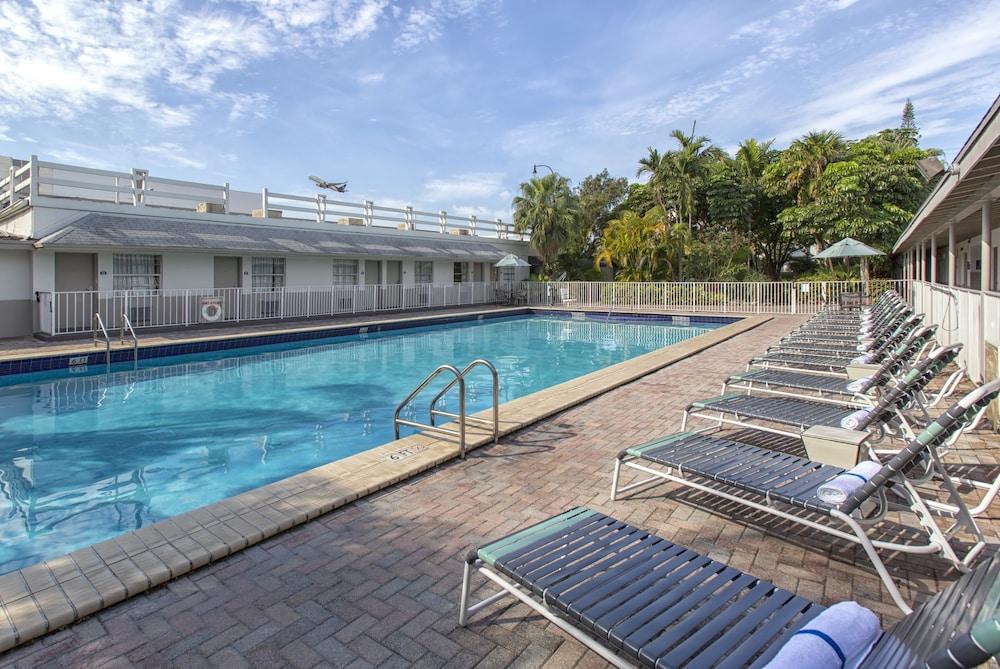 Days Inn By Wyndham Miami Airport North Miami Springs Exterior foto